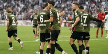 Trendyol Süper Lig: Beşiktaş: 2 - Adana Demirspor: 1 (İlk yarı)