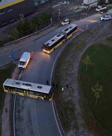Avcılar’da freni patlayan İETT otobüsü bir başka otobüse çarptı, yol trafiğe kapandı
