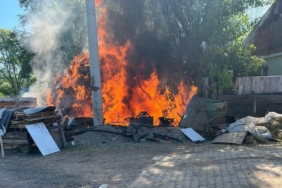 Saman balyaları alev alev yandı