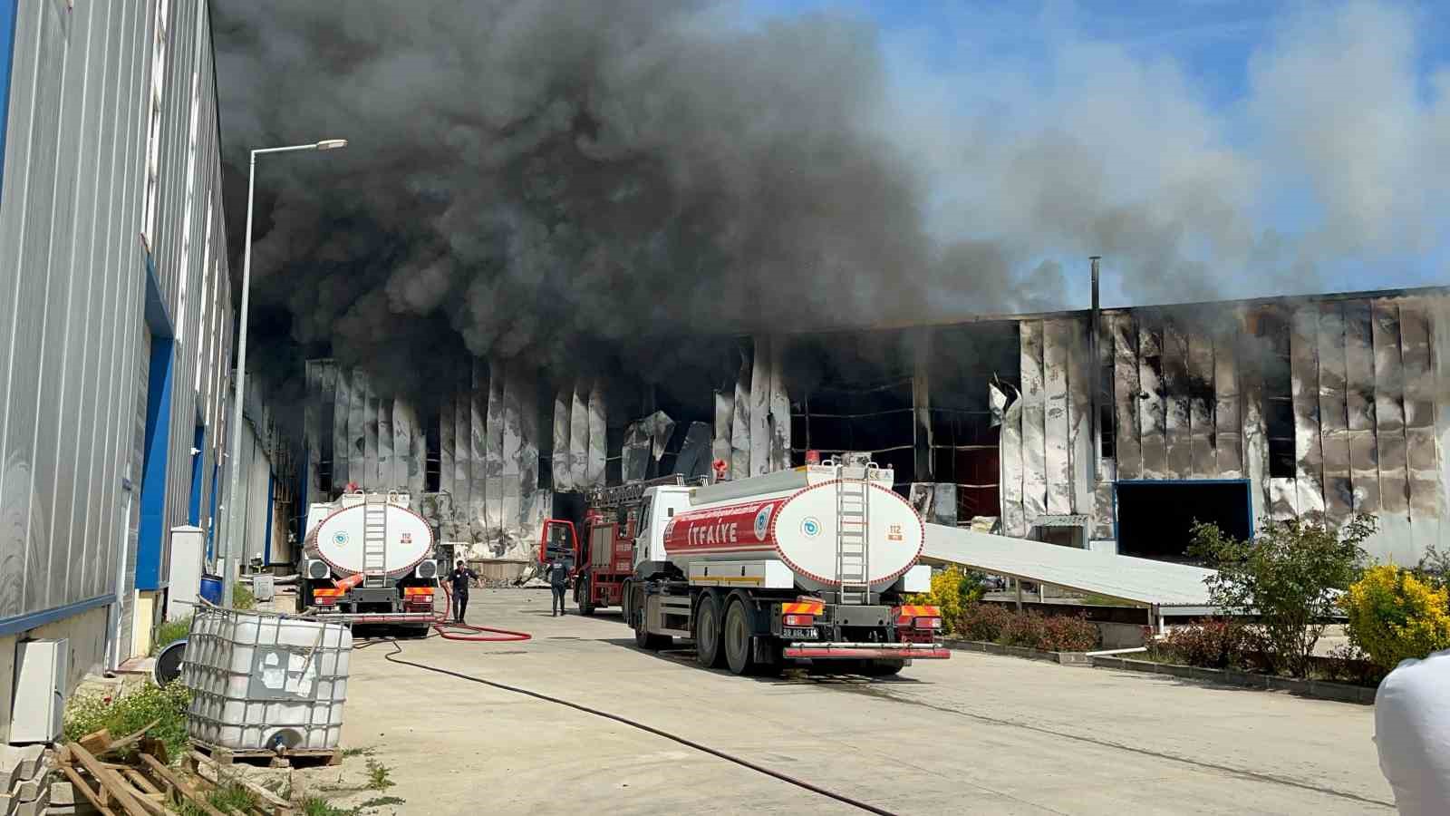 Tekirdağ’da fabrika yangınında patlama sesleri