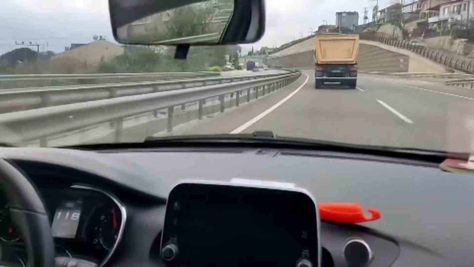 139 kilometre hızla giden otomobilin bile yetişemediği kamyona 12 bin lira ceza