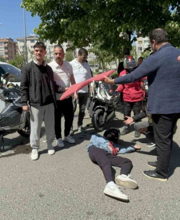 Tekirdağ’da iki motosikletin kafa kafaya çarpıştığı feci kaza kamerada