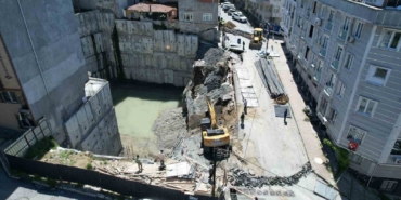 Gaziosmanpaşa’da inşaat çalışmaları esnasında yol çöktü