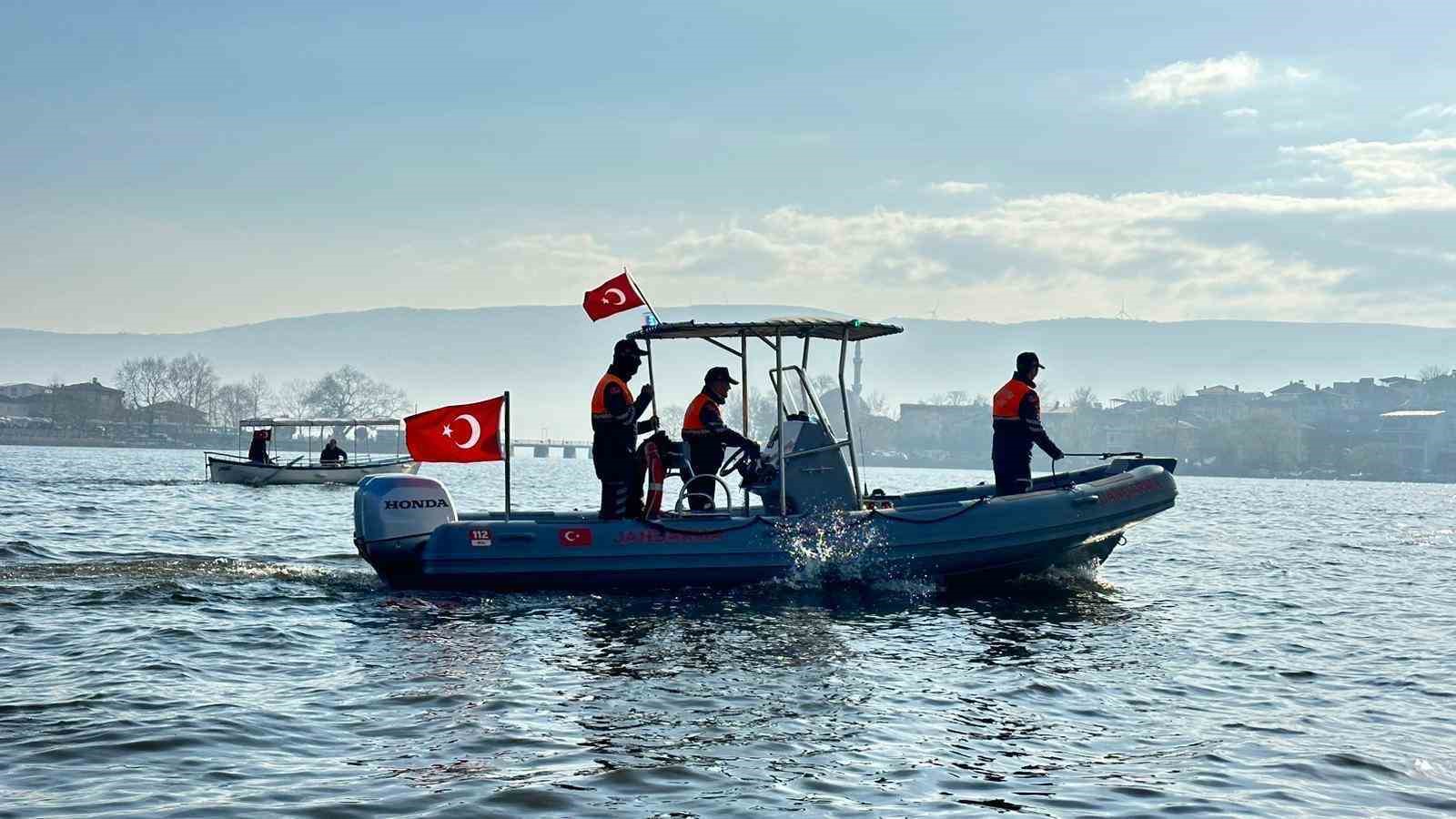 Bursa’da Uluabat Gölü’nde büyük operasyon...30 kişi suçüstü yakalandı