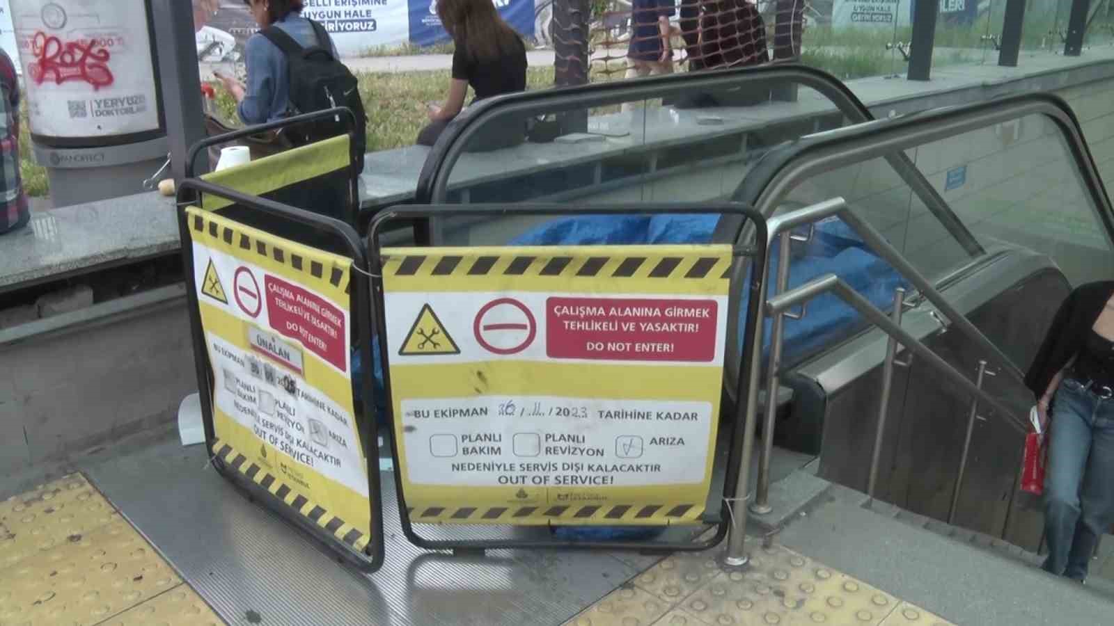 Ünalan Metro İstasyonu’nda yürüyen merdiven kırıldı