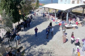 Köyün kadınları seferler oldu, binlerce gözleme aynı anda pişti