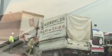 Sıkışan sürücüyü ekipler kurtardı