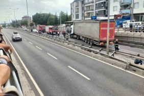 D-650’de tır ve kamyonet çarpıştı: Alt geçitteki kazayı film izler gibi izledi