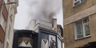 Bursa’da Tarihi Uzun Çarşı’da korkutan yangın: Çatı katı alev alev yandı