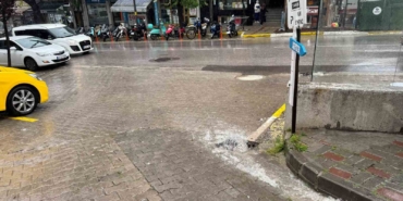 Bandırma’da sağanak yağış etkili oldu