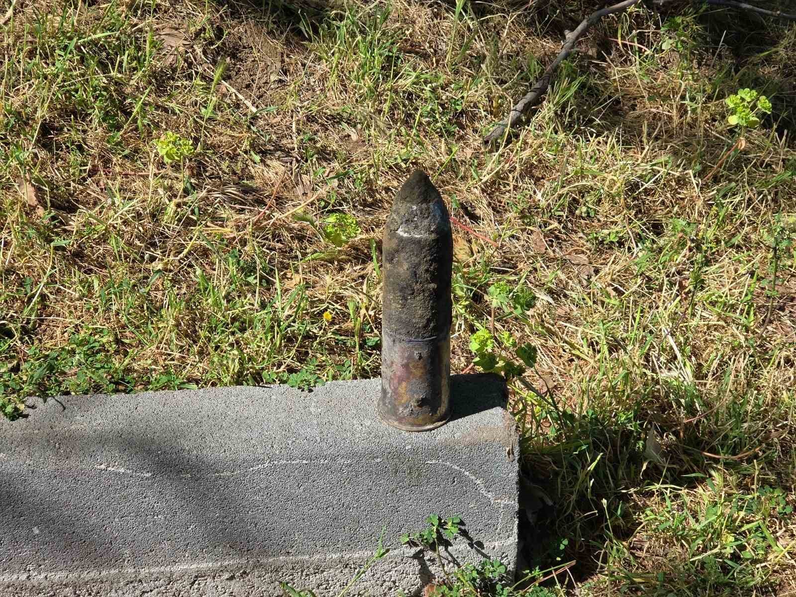 Göl kenarında patlamamış top mermisi bulundu