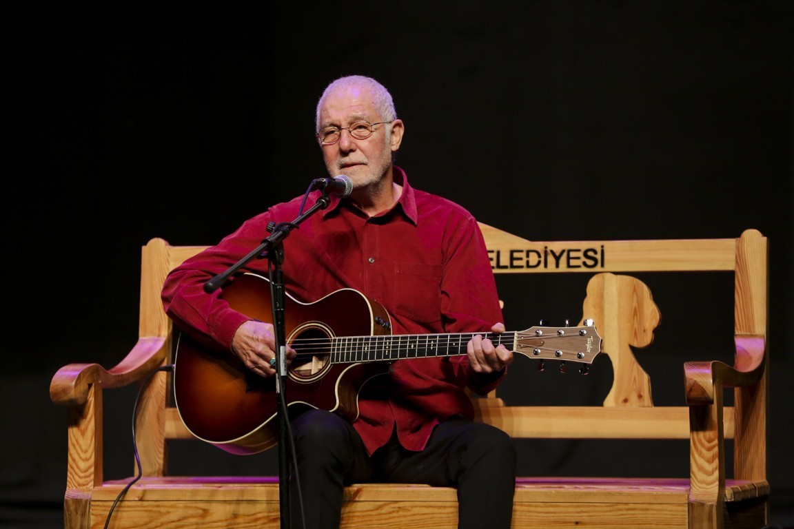 Ünlü sanatçı İlhan Şeşen hayatını kaybetti