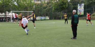 Cumhuriyet savcıları ile kurum müdürleri dostluk maçında sahaya çıktı