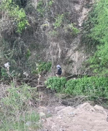 Dilenci önde zabıta amiri arkada adeta maraton koşusuna çıktılar