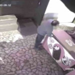 Kadıköy’de kuruyemişçiden dondurma hırsızlığı kamerada