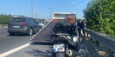 Ümraniye’de motosiklet belediye işçisine çarptı: 1’i ağır 2 yaralı