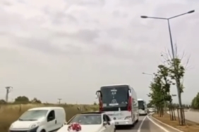 Yolcu otobüsü düğün konvoyuna girdi, konvoyda tehlikeli anlar kamerada