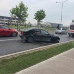 Bariyere çarptı yaralandı