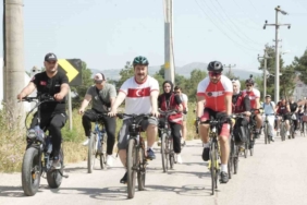 Bisiklet tutkunları doğa ve çevre için pedal çevirdi