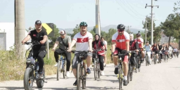 Bisiklet tutkunları doğa ve çevre için pedal çevirdi