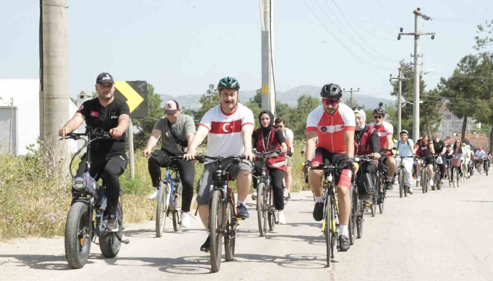 Bisiklet tutkunları doğa ve çevre için pedal çevirdi