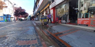Edirne’de Saraçlar Caddesi’ndeki su birikintisine oltalı tepki