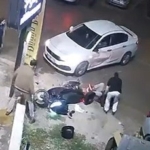 Otomobille motosikletin çarpıştığı kaza kamerada