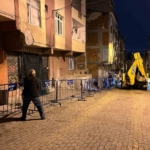 Bağcılar’da inşaatın temel kazma işlemi sırasında hasar gören 5 katlı bina mühürlendi