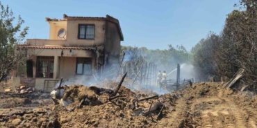 Tekirdağ’da çıkan yangın 2 eve sıçradı, 100 dönüm alan kül oldu