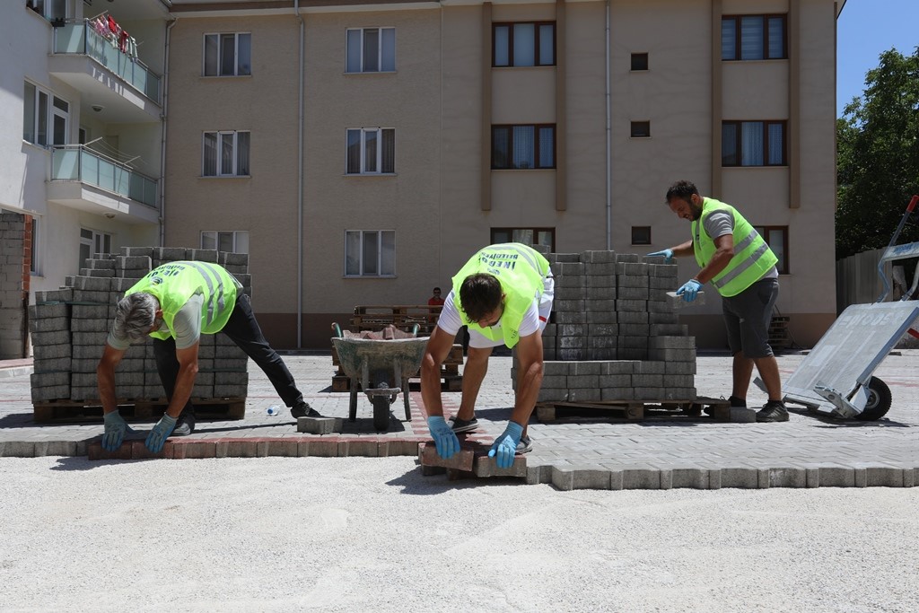 İnegöl’ün çıkmaz sokakları otoparka dönüşüyor