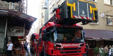 Beyoğlu’nda 7 katlı iş yerinde korkutan yangın