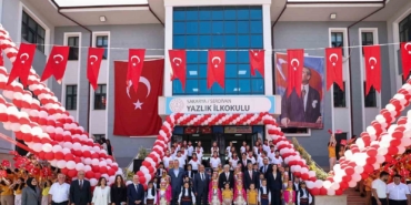 Başkan Alemdar, çocukların karne heyecanına ortak oldu
