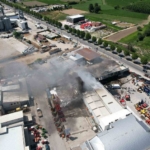 Traktör bayisinin deposundaki yangın havadan görüntülendi