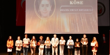 Başarılı öğrencilere ‘Eğitim Başarı Ödülleri’ takdim edildi