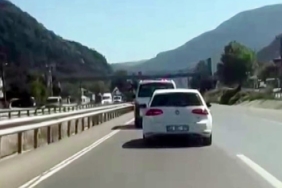Sirenleri umursamadı, orman yangına giden ekibe yol vermedi