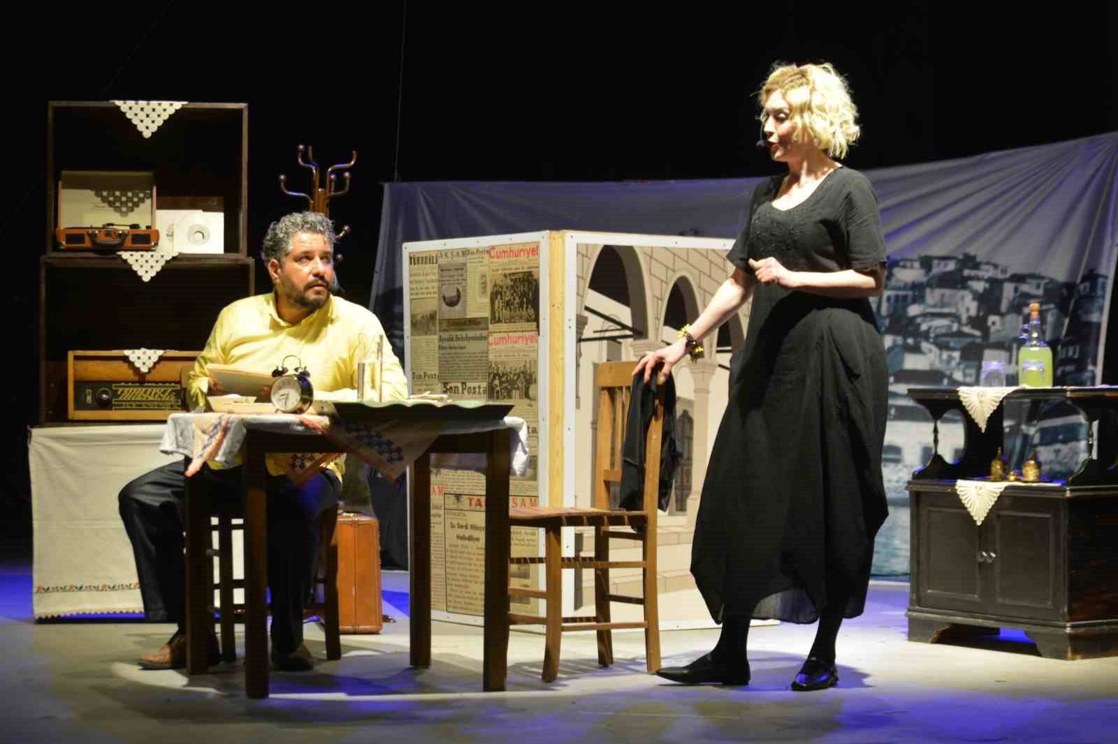 Ünlü oyuncu Arzu Yanardağ yeni oyunuyla fırtına gibi esti