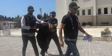 Yalova’da alkol alırken tartıştığı arkadaşını boğazından bıçaklayarak öldüren zanlı adliyede