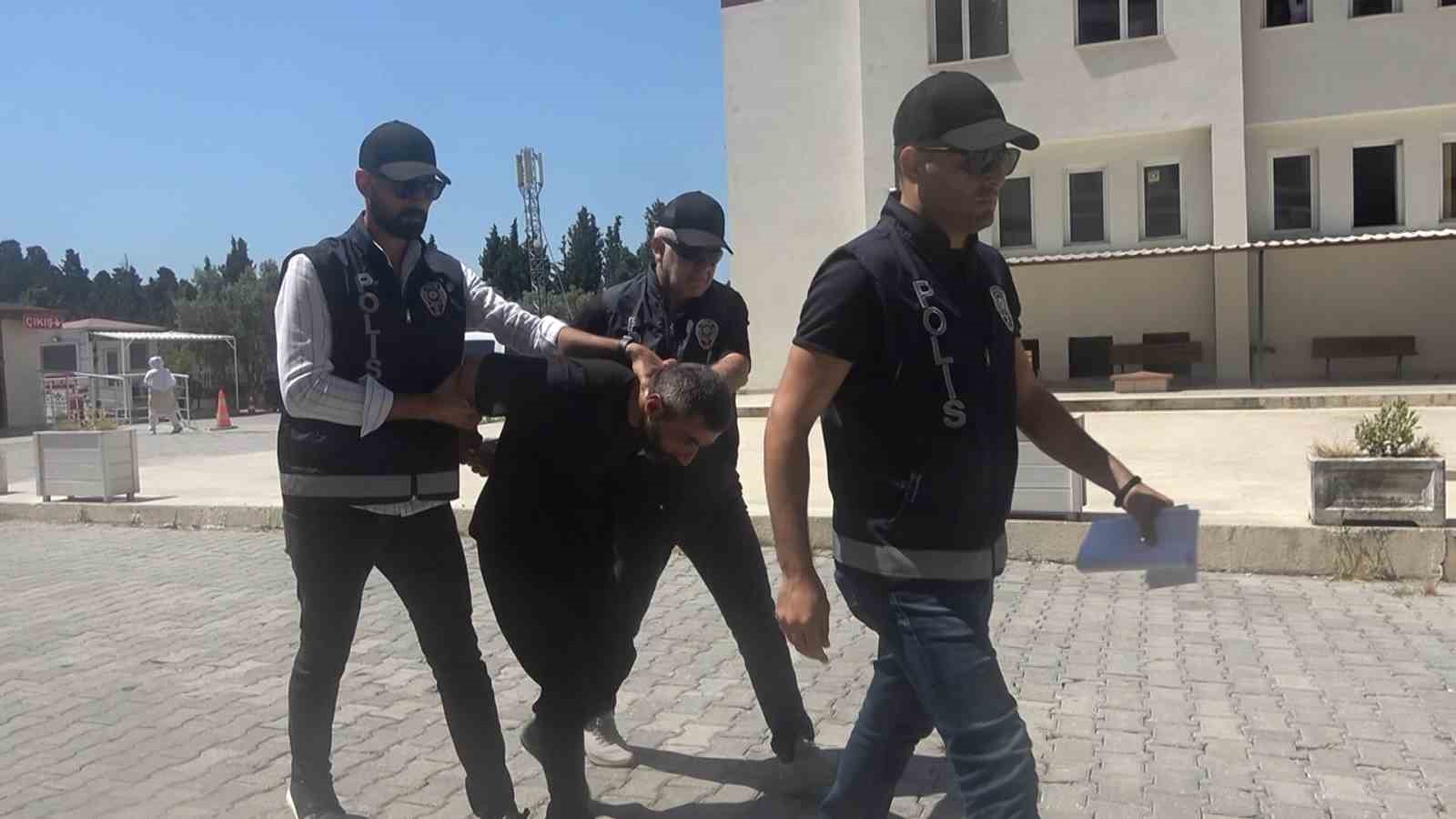 Yalova’da alkol alırken tartıştığı arkadaşını boğazından bıçaklayarak öldüren zanlı adliyede