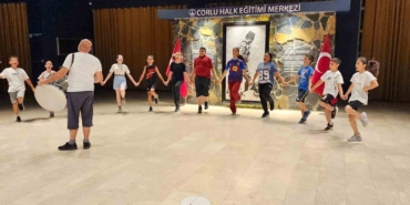 Çorlu Melahat Kozar İlkokulu Halk Oyunları Ekibi bölge şampiyonu