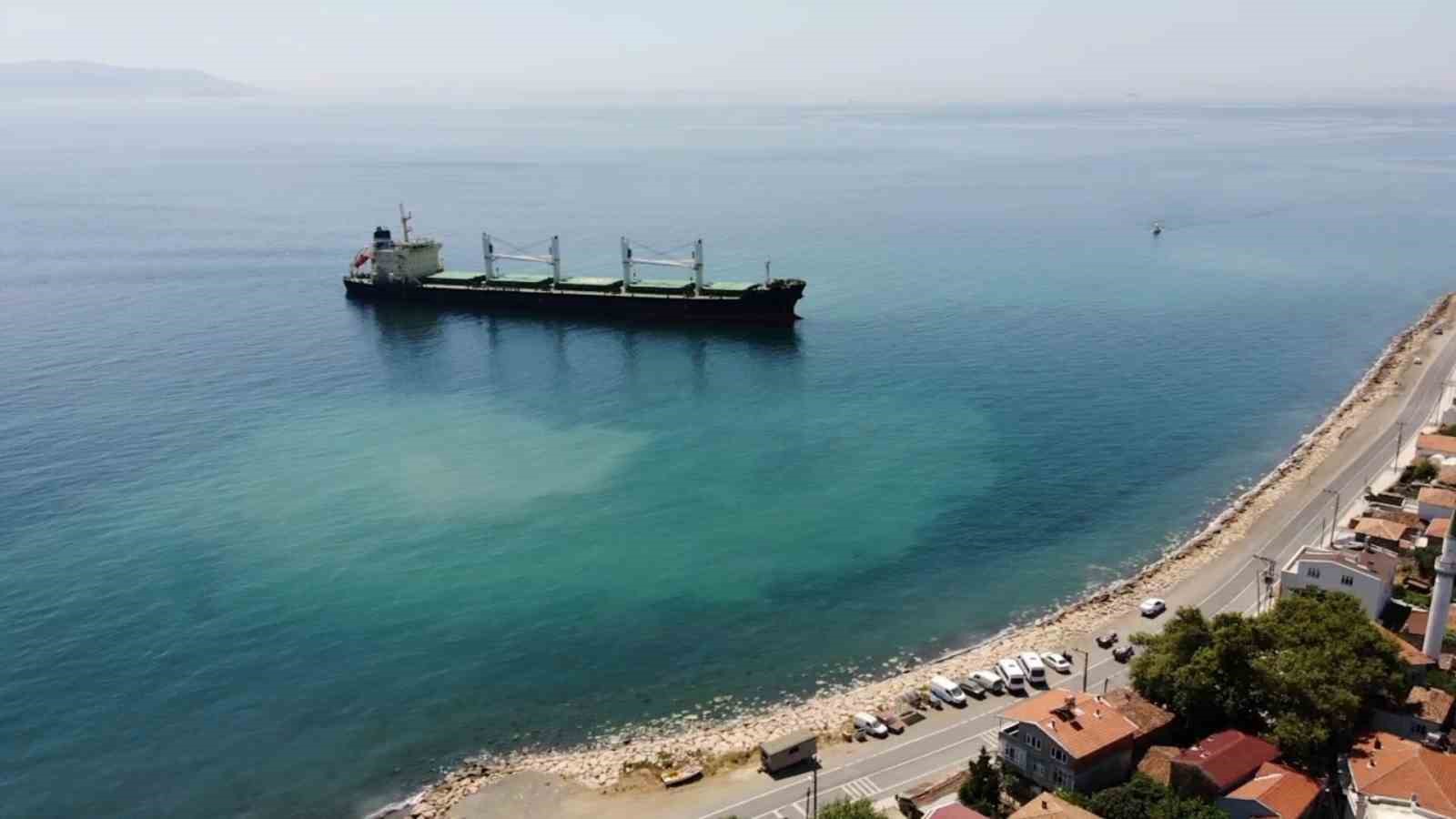 Karaya oturan gemi havadan görüntülendi