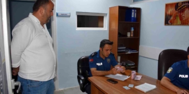 Para yatırmak için gittiği bankamatikte binlerce lira para buldu