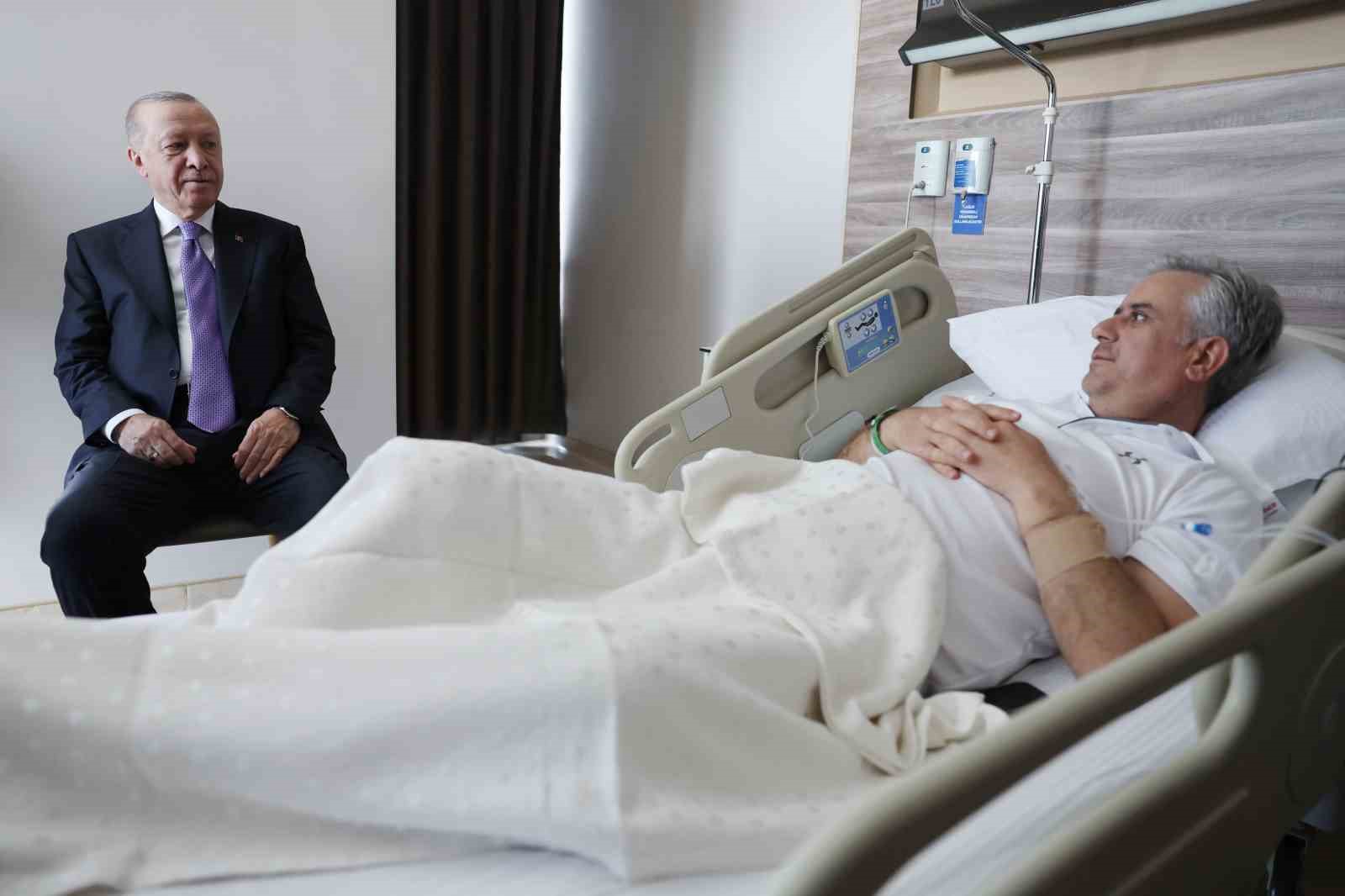 Cumhurbaşkanı Erdoğan’dan AK Parti Genel Başkan Yardımcısı Yalçın’a "geçmiş olsun" ziyareti