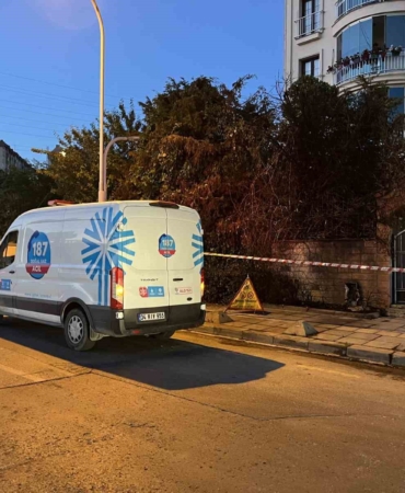 Başakşehir’de elektrik kablolarında çıkan yangın doğalgaz kutusuna sıçradı