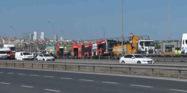 İstanbul’da Haliç Köprüsü’nde arızalı metrobüsü çeken yol yardım aracı kaza yaptı