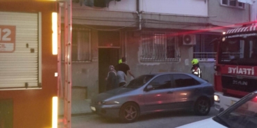 Edremit’te apartman girişinde motosiklet yangını paniği
