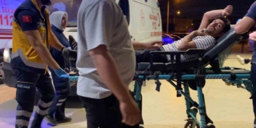 Engelli genci boynundan bıçakladı