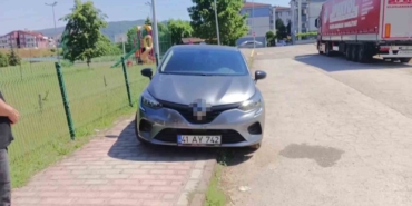 Gölcük’te çarpışan araçların sürücüleri yaralandı