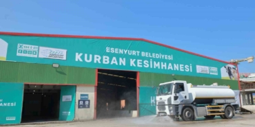 Esenyurt Belediyesi’nden kurban kesim alanlarında yoğun temizlik mesaisi
