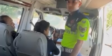 Bursa’da yolcu minibüsüne trafik denetimi
