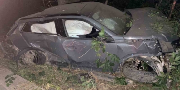 Hurdaya çıkan otomobilden yaralı kurtuldu